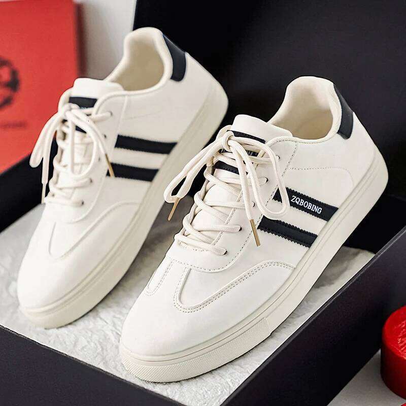 2026 Spring Autumn New Model Wear-Resistant Lightweight Retro for Men, Popular Student Campus Black and White Color Matching Casual Sneakers
