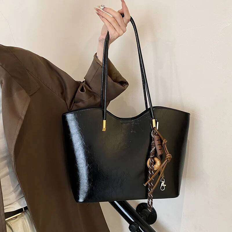 Large Capacity PU Hasp Fashion Versatile Commuting Women's Shoulder Bags High Quality Sewing Thread Tote Bag Y260205