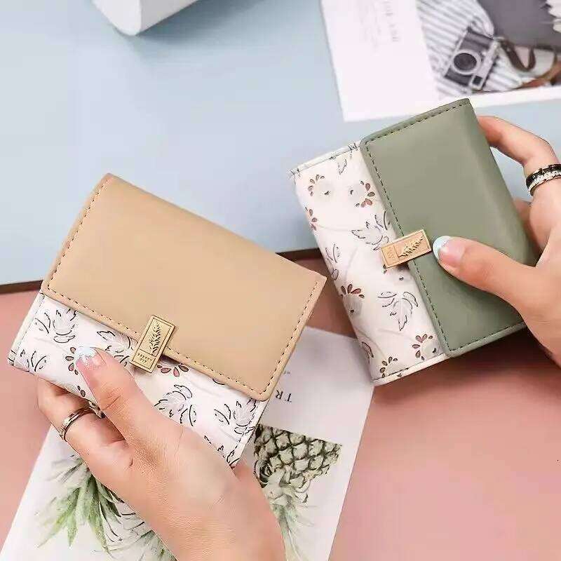 2024 spring/summer new women's short wallet Korean PU print sweet lady folding three-fold bag multi-card street popular ins nich Y260206
