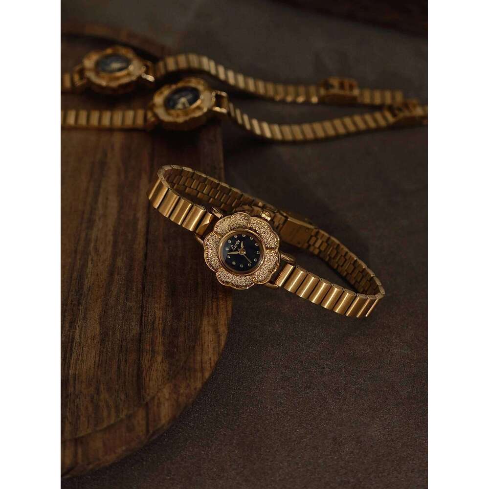 1 Piece of New French Retro Camellia Gold Small Dial Fashionable, Simple, Luxurious, Elegant, Compact Waterproof Women's Quartz Watch, Stainless 