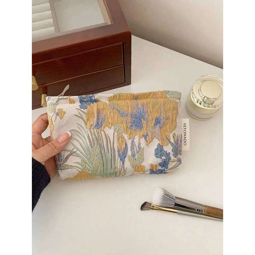1pc/set Embossed Flower Fashion Portable Clutch Holiday Toiletry Makeup Bag, Light Zipper Storage B Y260206