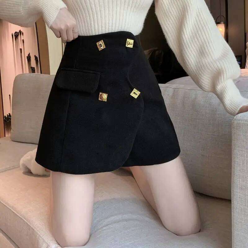 Black Woolen Shorts Women 2024 New Autumn Winter High Waist Slimming Loose Casual Wide Leg A-line Skirt for External Wear XJ260206