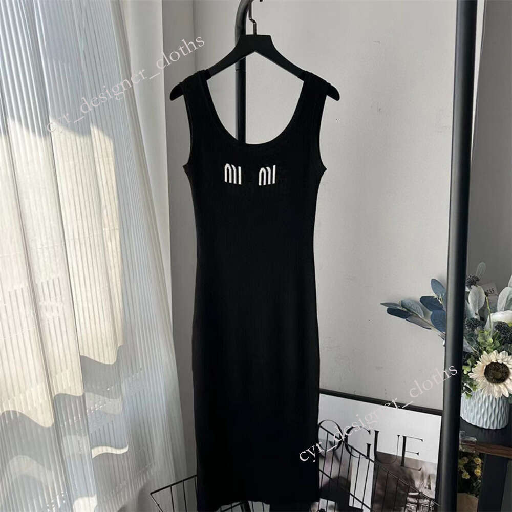 Knitted Designer Skirts Set Fashion Womens Two Piece Dress Women Knits Top Sweaterand Pleated Half Skirt Luxury Dresses For Outfits Ca4