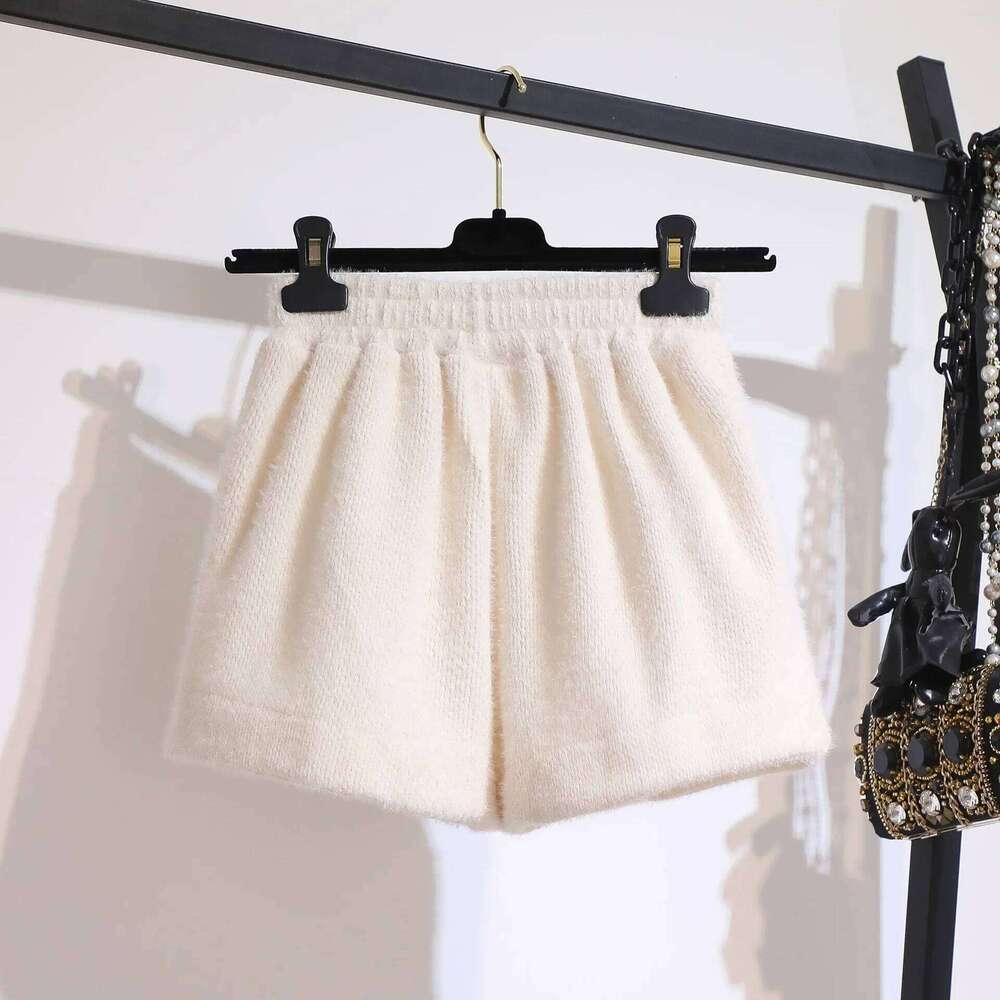 Fashionable High-Waist Short Pants Women's Summer New Arrival Mink Velvet Autumn Winter Season Stylish Mid Waist Shorts XJ260206
