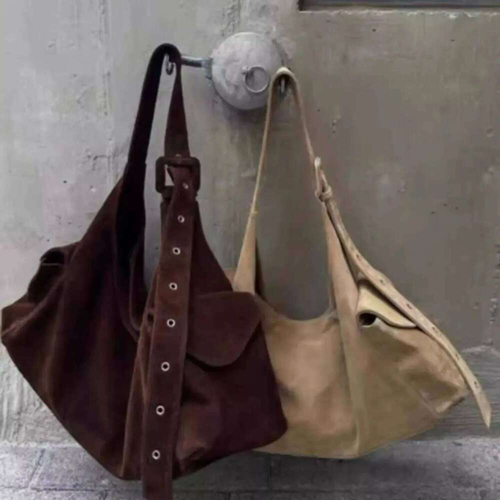 Faux Suede Hollow Rivet Shoulder Vintage Tote Handbag Women Retro Underarm Pouch Autumn Winter Large Capacity Top-Handle Bag Y260205