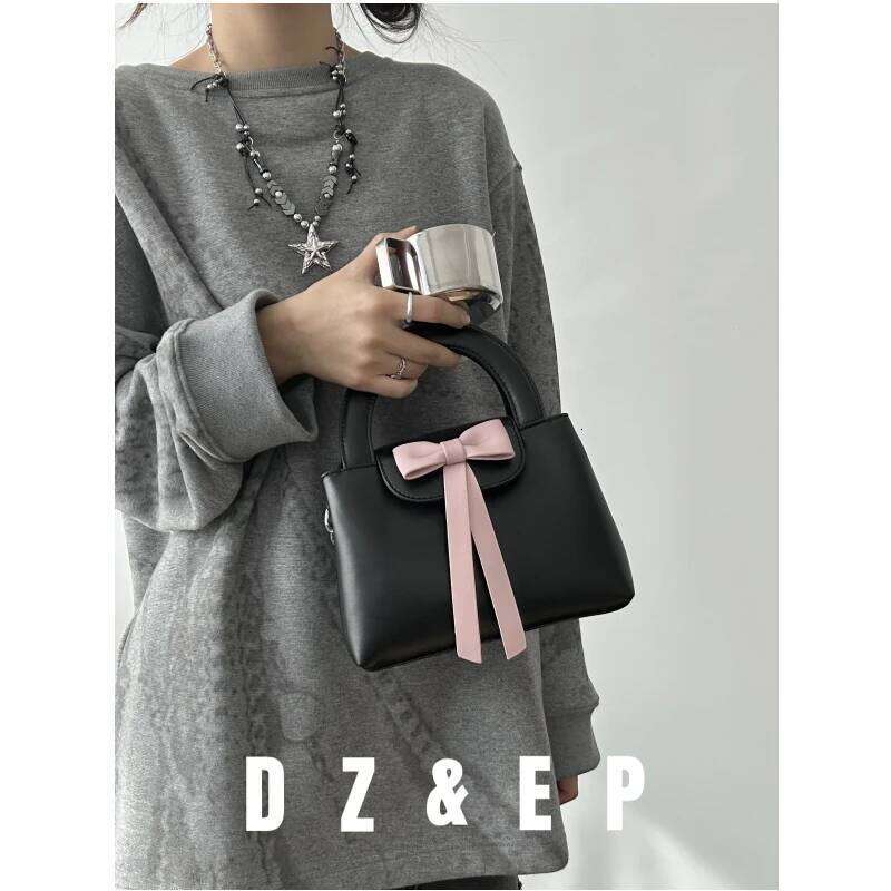 miyagawa Exquisite Small Bags for Women 2024 New Single Shoulder Crossbody Classroom Commuting Cute Pink Bow Handheld Square Bag Y260205