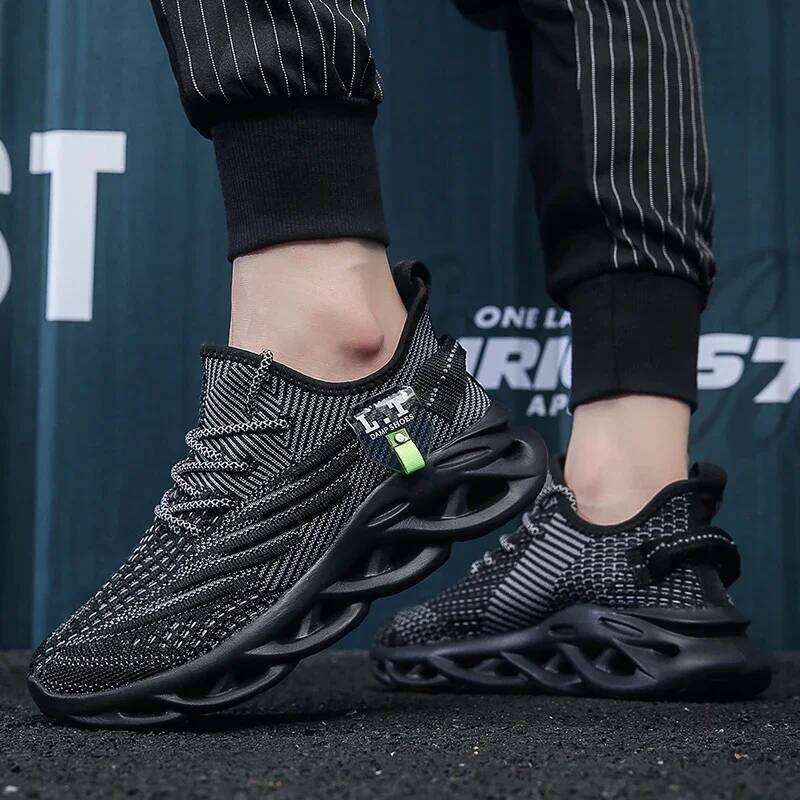 Hot Selling Men's Mesh Breathable Outdoor Anti Slip Sneakers New Styles Couple's Casual Comfortable Running Shoes