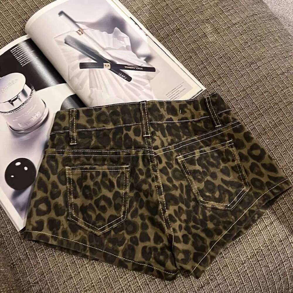 American Retro Low-rise Design Leopard Print Denim Shorts Women Summer C260206