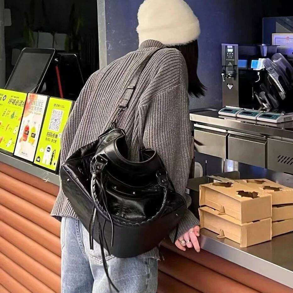 2026 New Sweet and Cool Spice Girl Shoulder Versatile Underarm Rivet Locomotive Leather Large Capacity Tote Bag Y260205