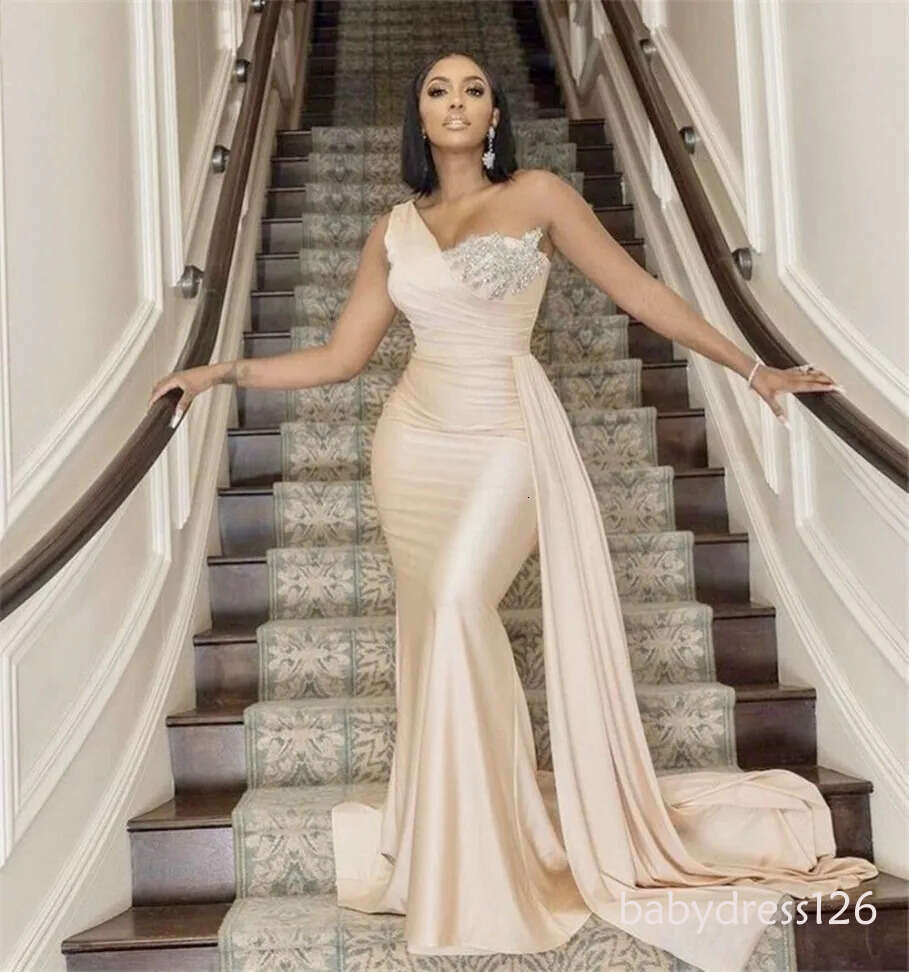 Champagne One Shoulder Mermaid Bridesmaid Dresses Elegant Sleeveless Crystal Silk Satin Wedding Guest Evening Party Gowns Long Maid of Honor Robes N13