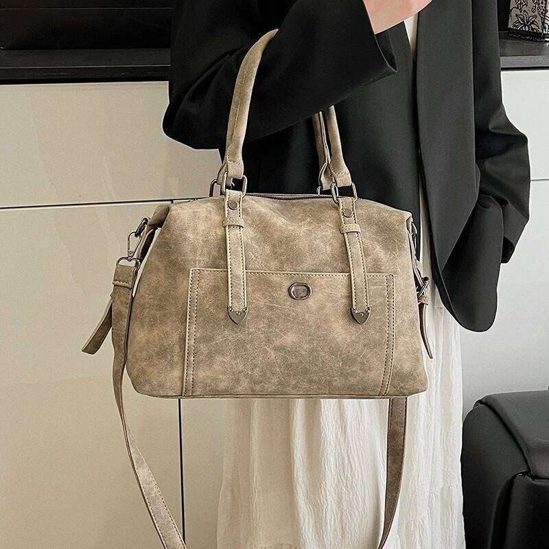 2025 Large Capacity Crossbody for Women Casual Sports Designer Luxurious Handbag Simple Commuting Shoulder Bag Y260205
