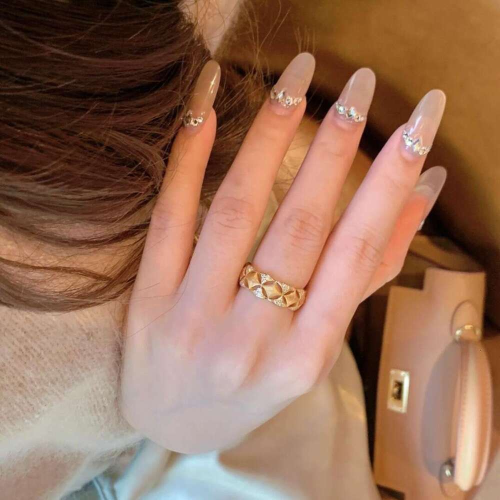 Vintage Italian Brushed Double-Sided Lace Hollow Light Luxury Retro Inlaid Diamond Ring