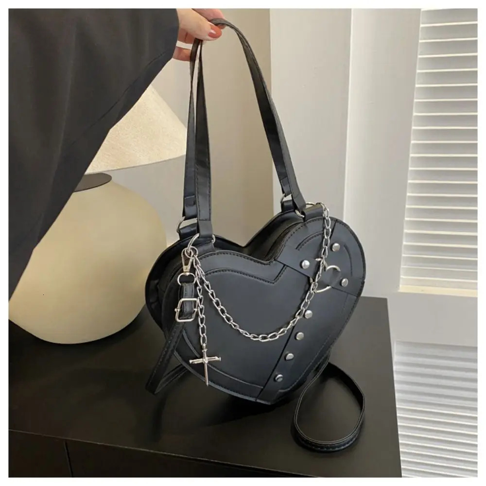 Fashion PU Leather Black Shoulder Bag Chain Rivet Large Capacity Women Crossbody Bag Portable Heart Shaped Handbag 260129