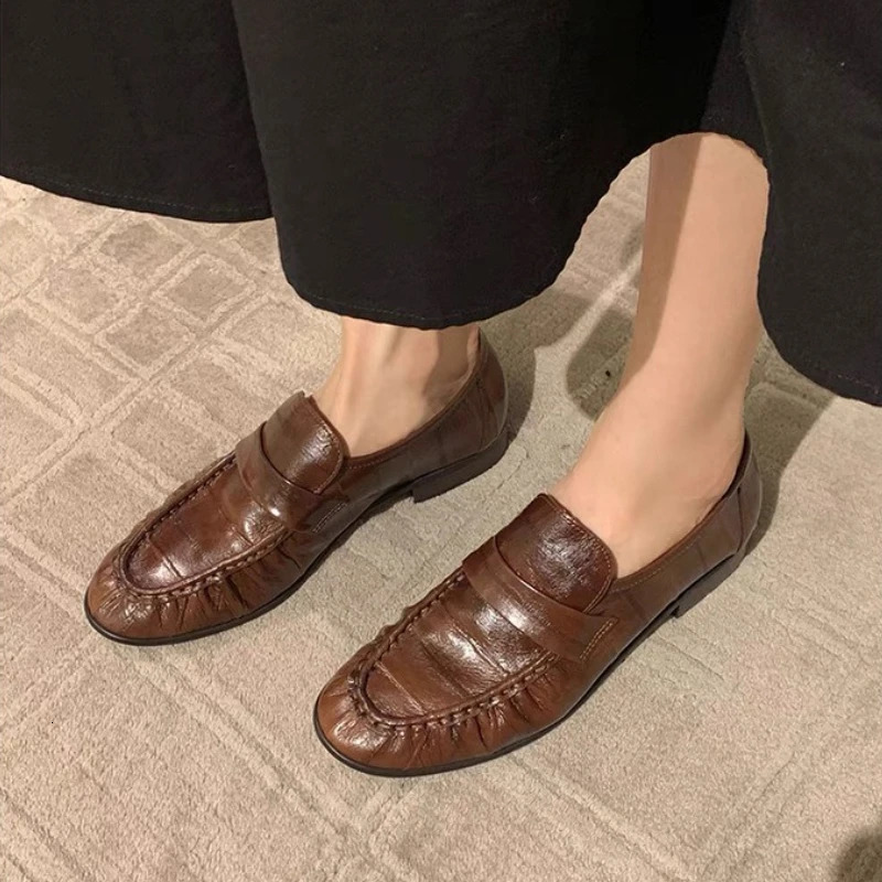Retro Flats Loafers Women Soft Leather Brown Pleated Comfort Office Shoes Female Shallow British Style Casual Shoes Women 260124