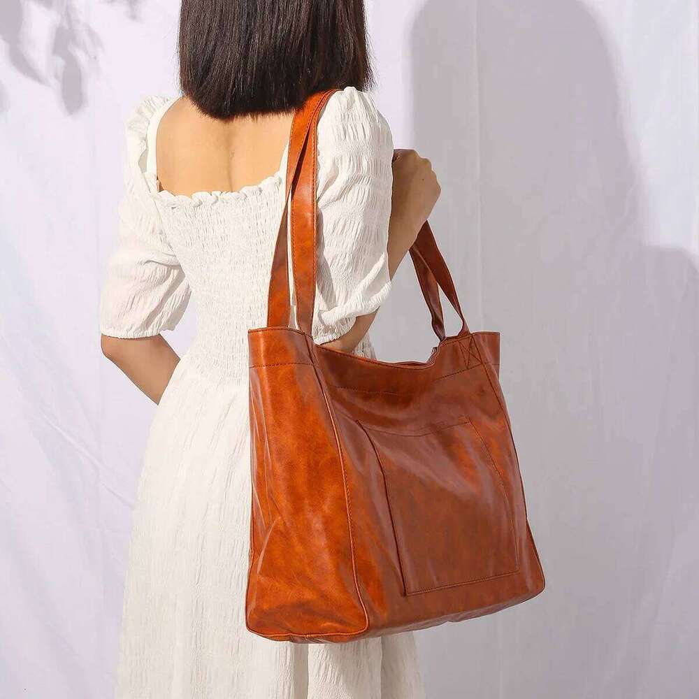 2025 Large Capacity Women's Totes with Big Pocket Soft Bags Vintage Oil Wax Leather Shoulder Bag Fashion Handbag Y260205