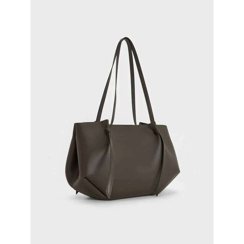 Women's New Rivet Retro Street Motorcycle Original Niche Design shoulder Crossbody Bag Female Tote Handbag Y260205