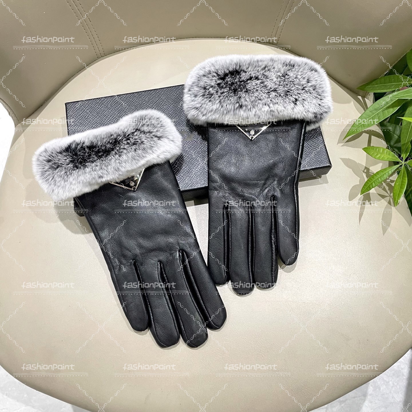 Brand winter leather sheepskin designer mens and womens Touscreen outdoor hiking Cycg gloves Christmas birthday gift Gloves & Mittens Fashion Accessories