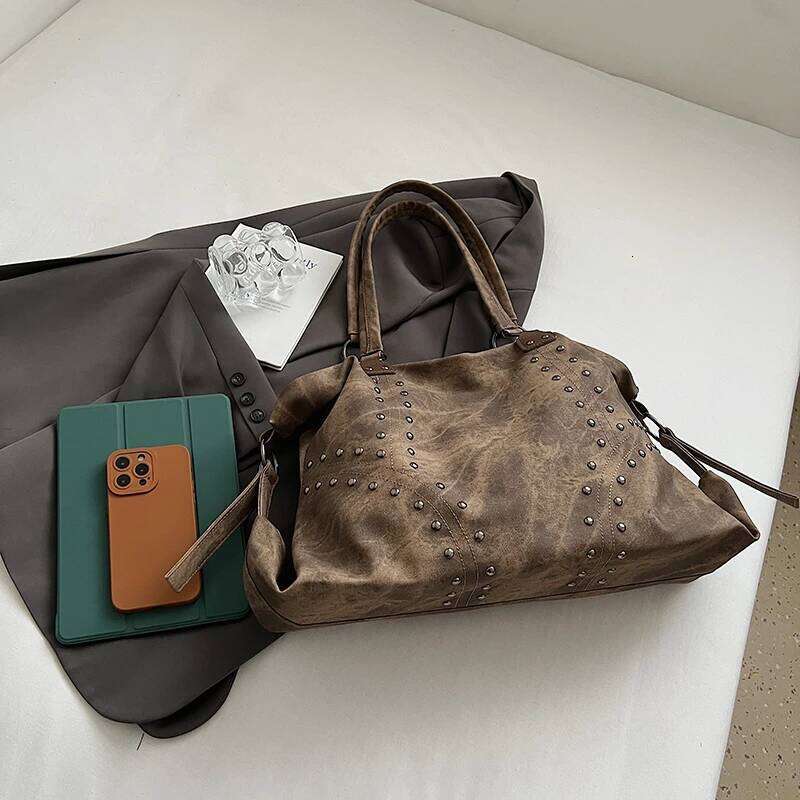 Y2K Trend Large Capacity Tote For Women 2025 Autumn/Winter Commute Shoulder Bag Vintage Pu Leather Handbag Rivet Moto Bags Y260205
