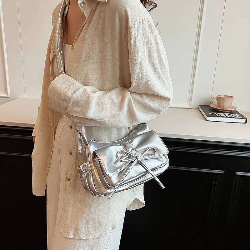 Pleated Strap Flap Shoulder Bags For Women Bow knot Decored Crossbody Messenger Bag 2025 Latest Trends Luxury Designer Handbags Y260205