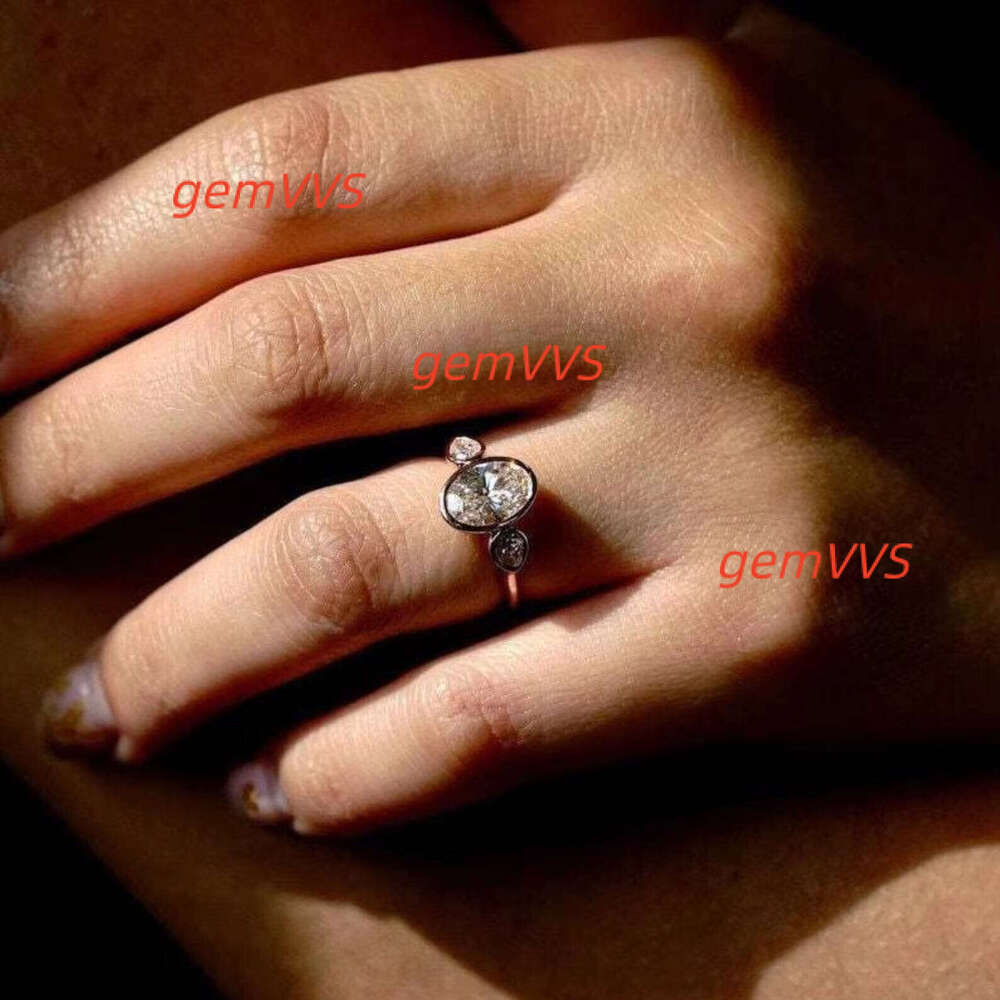 High On Demand 10K Gold Moissanite Diamond Ring For Women Or Elegant And Timeless Jewelry Available At Factory Price