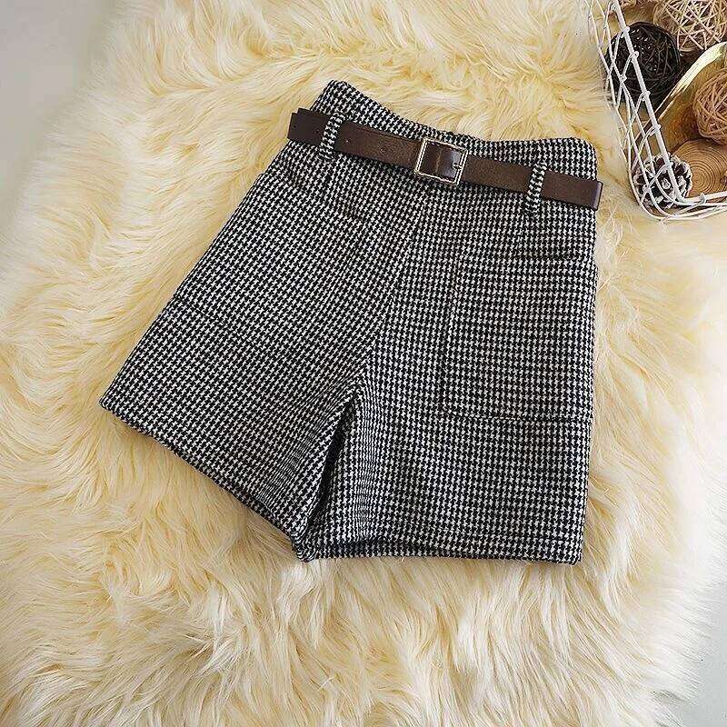High Waist Plaid Short Women's Autumn Winter Fashion Versatile Slimming Wool Wide Leg Korean Style Outdoor Pants XJ260206