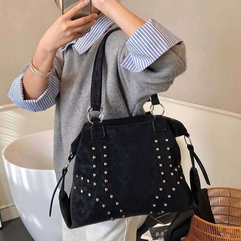 Vintage Simple Portable Underarm Women's New Fashionable Cool Rivet Tote Autumn Fashion Commuter Shoulder Bag Y260205