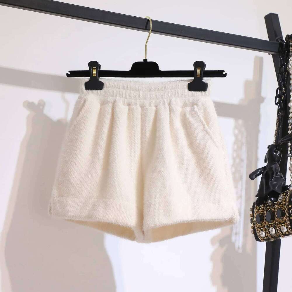 Fashionable High-Waist Short Pants Women's Summer New Arrival Mink Velvet Autumn Winter Season Stylish Mid Waist Shorts XJ260206