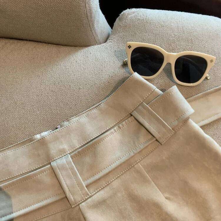 Women's Chic Spring Autumn High Waist Slim Shorts With Belt Lady Streetwear Solid Color Hot Girl Short Pants XJ260206