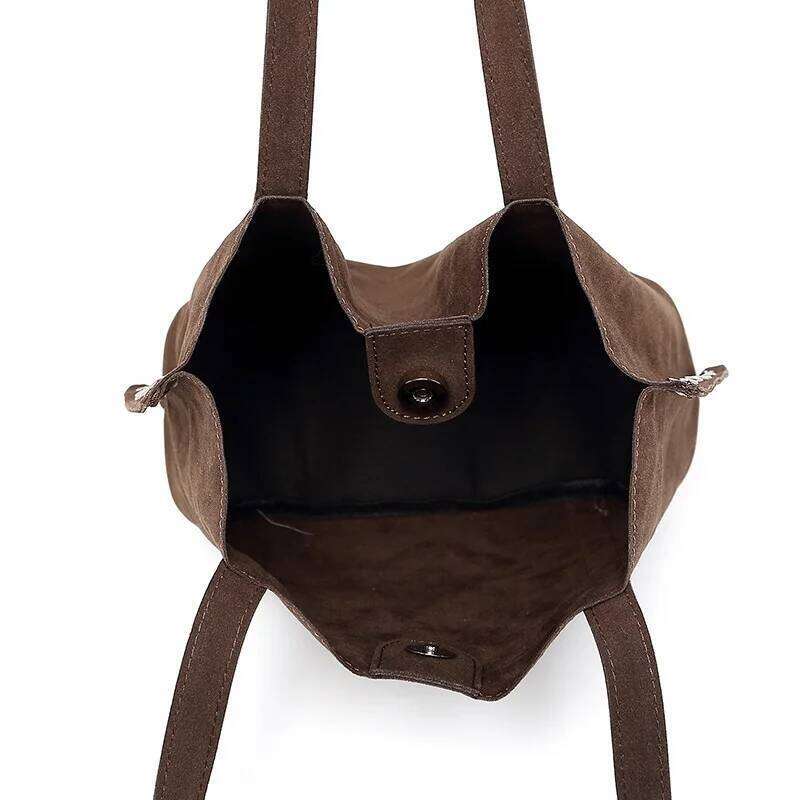 Large-capacity deerskin single-shoulder autumn and winter casual rivet handbag, fleece underarm bag for commuting Y260205