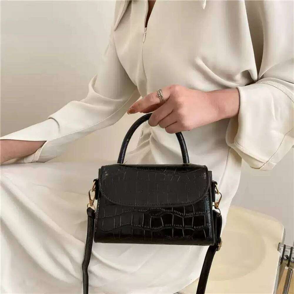 2025 New Fashion Women Handbag Light Luxury Delicate Texture Solid Color Crossbody Bag All-Matched Commute Shoulder Bags Y260205