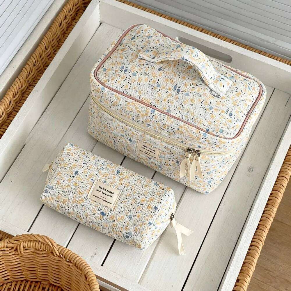 Makeup and Cosmetics Organizer Gifts for Women Woman Vanity Toiletry Bag Travel Cosmetic Large Capacity Pouch Y260206