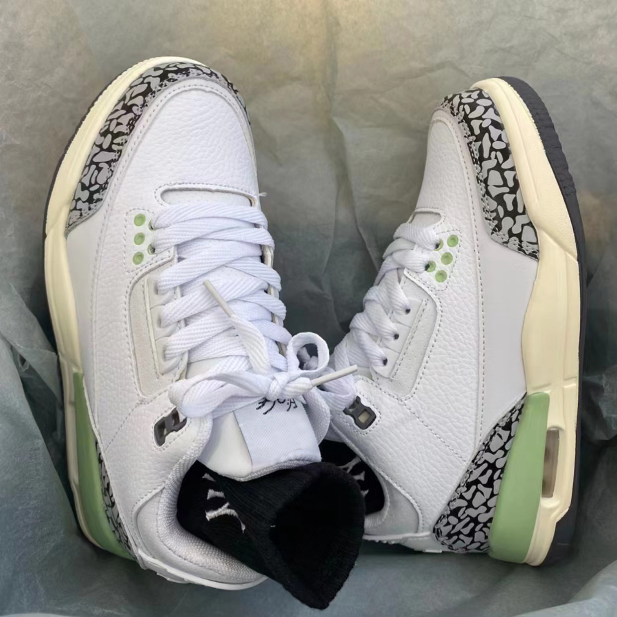 Spring Autumn INS Hong Kong Style Retro Cushion Sneakers for Men Chic Versatile Black and White Panda Couple Jogging Sports Shoes