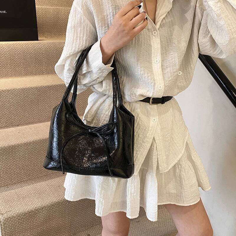 Classic Bow PU Large Capacity Shoulder Bags Hasp Simple Versatile Temperament Commute Handbags for Women 2025 Hot Sale Y260205