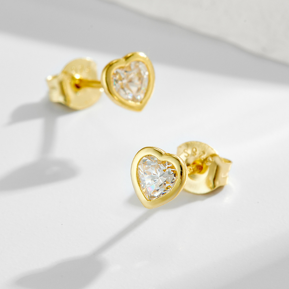 S925 Sterling Silver Zircon Heart Minimalist Style for Women Fresh Sweet Niche Elegant High-end Earrings