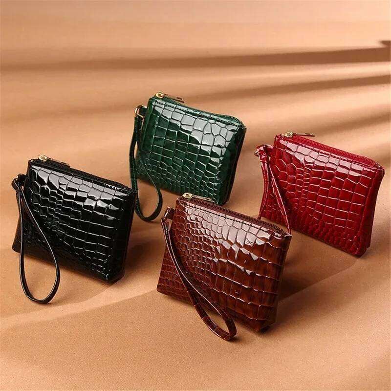 New Mini Women's Wallet Crocodile Pattern Short Zipper Wrist Small Bag Fashion Pu Leather Ladies Card Holder Coin Purse Y260206