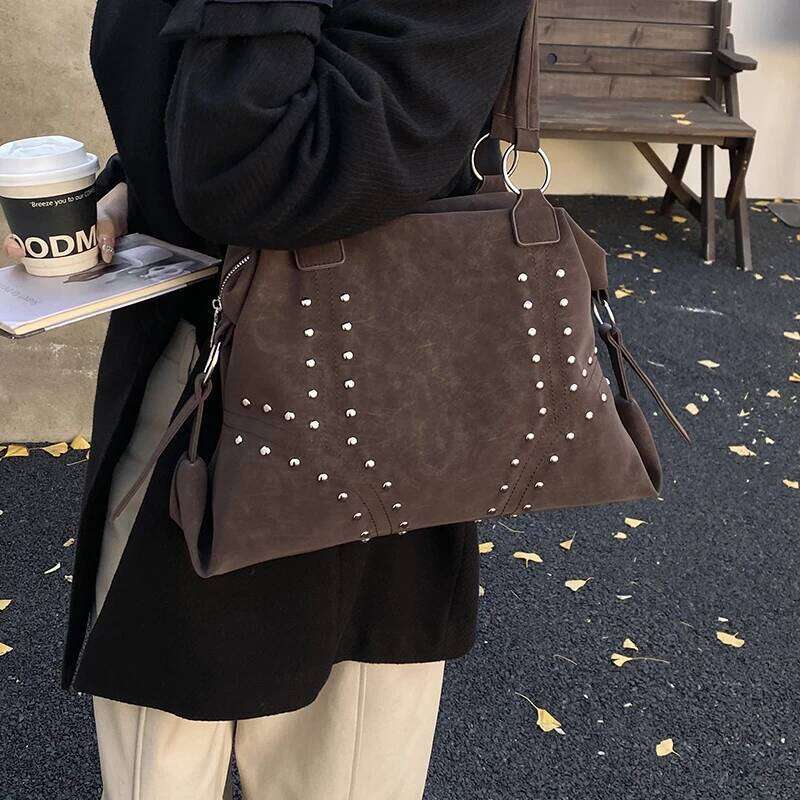 Vintage Simple Portable Underarm Women's New Fashionable Cool Rivet Tote Autumn Fashion Commuter Shoulder Bag Y260205