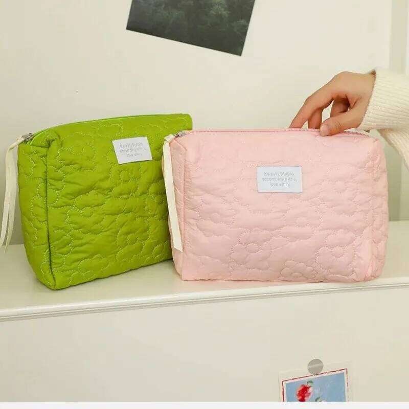 Embroidery Large-Capacity Cosmetic Waterproof Portable Storage Bag Travel Makeup Pouch Y260206