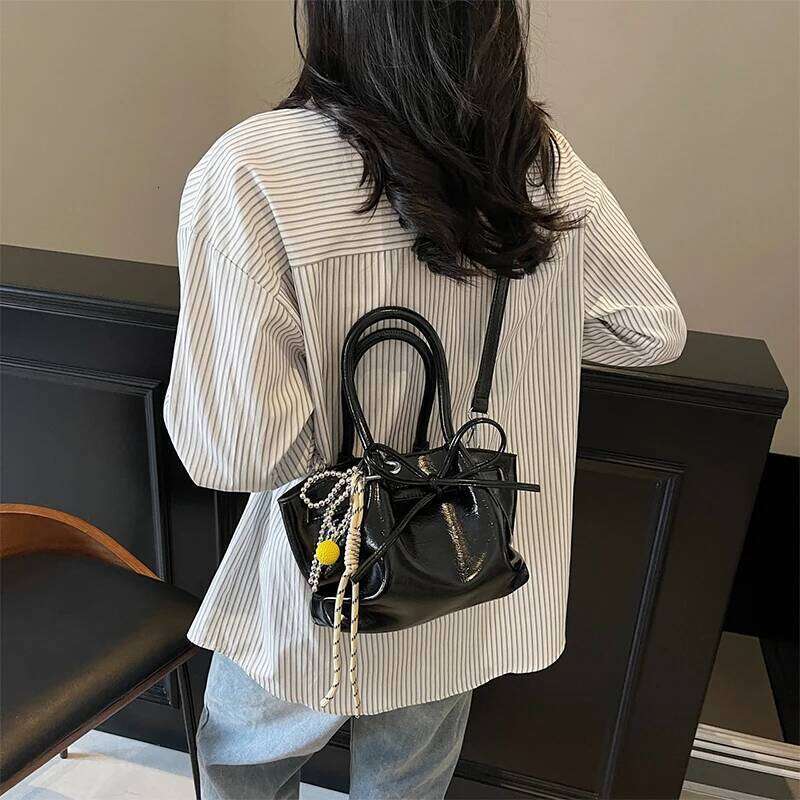 Summer Portable Basket Women 2025 Designer Bow Shoulder Messenger Lipstick Bag Storage Wing Shape Wallet With Pendant Y260205