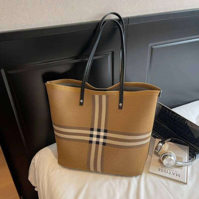 High-End Ladies Hand Bags Crafted From Arrow-Patterned Leather Boasting Trendy Commuter Design And Famous Long-Lasting Style Y260205