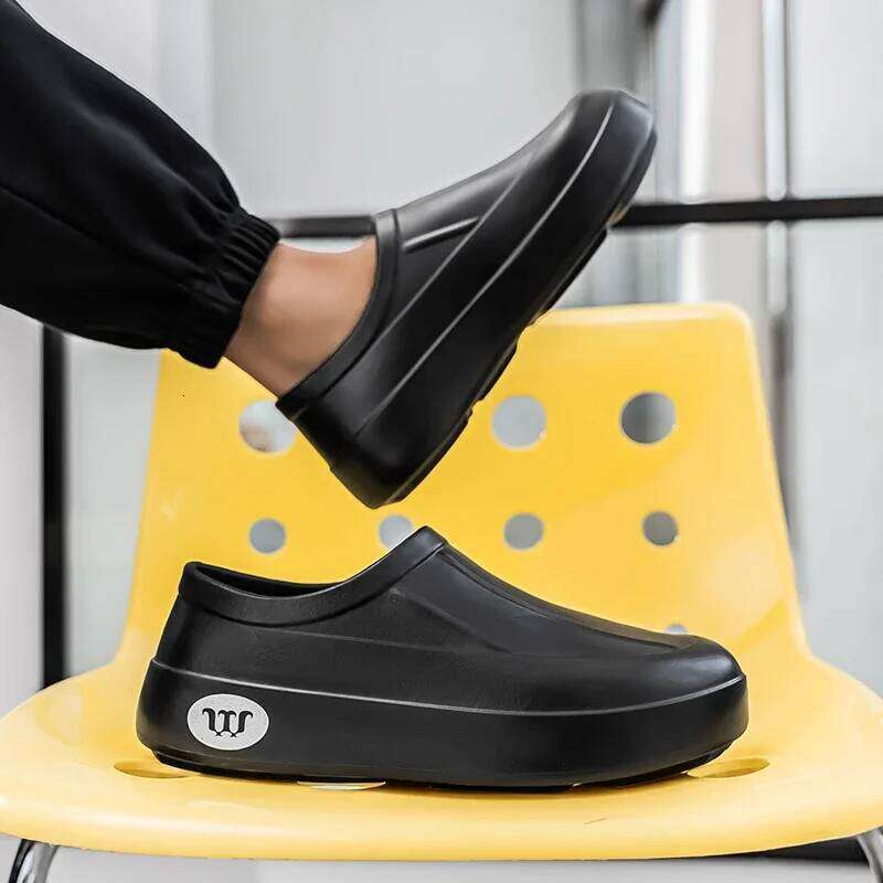 Women's Slippers Are All Season Anti Slip Waterproof Thick Soled Fashionable Simple Rain Boots for Couples Chefs Doctors Nurses