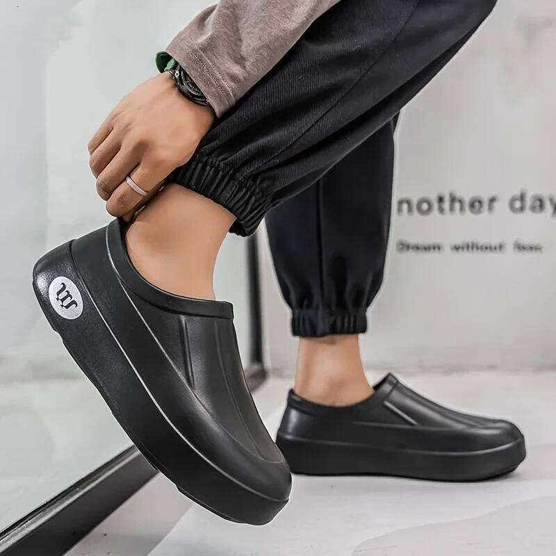 Women's Slippers Are All Season Anti Slip Waterproof Thick Soled Fashionable Simple Rain Boots for Couples Chefs Doctors Nurses