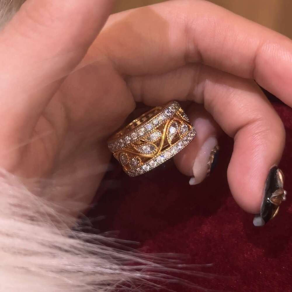 Light luxury vintage high-end feel, diamond-encrusted hollow floral vine ring, fashionable exquisite niche design, versatile and elegant ring