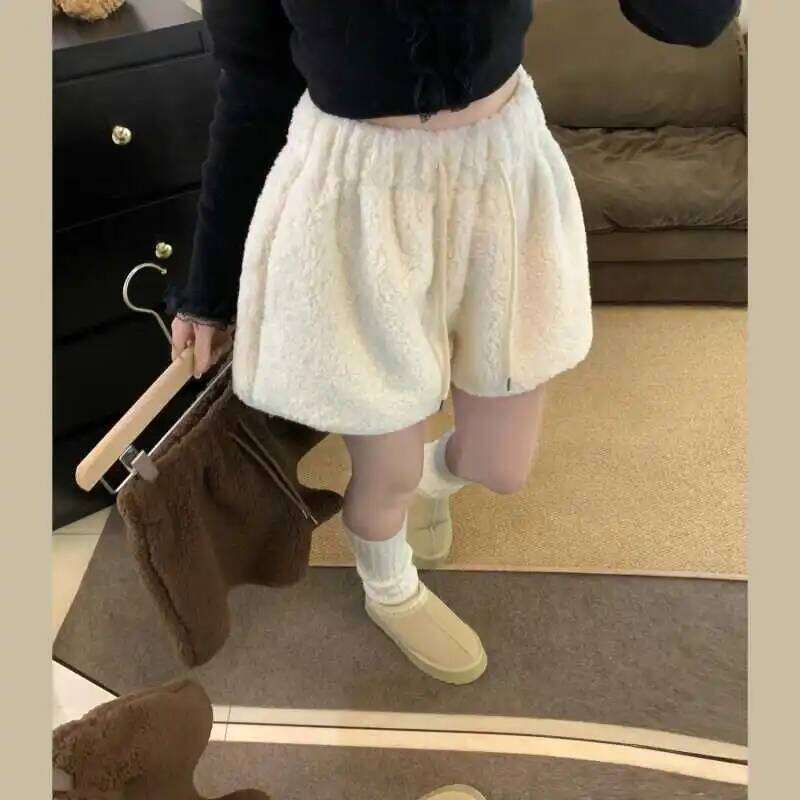 Stylish Lamb Fur Shorts Trendy Furry Fashionable Urban Women's Casual Pants Thin Material Comfortable Commute Style XJ260206