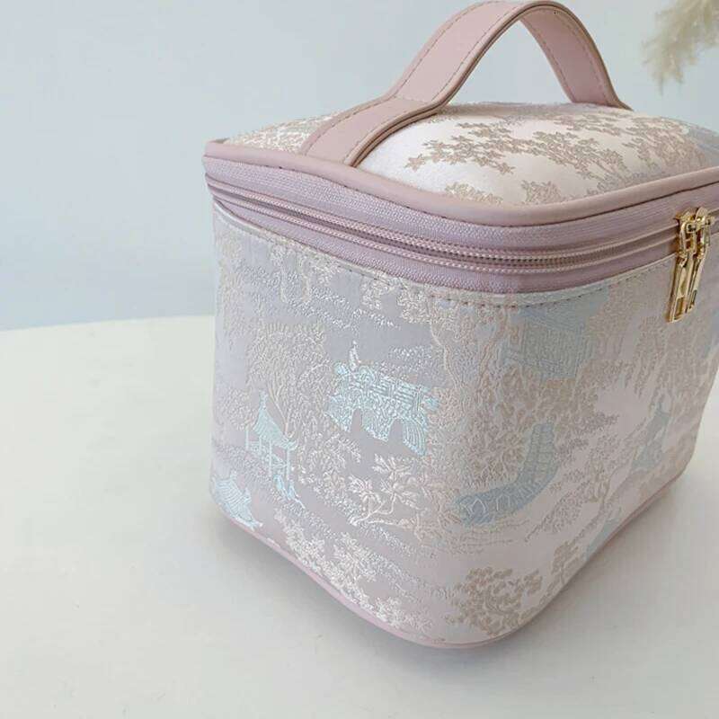 New Chinese Style Embroidered Bag for Women Portable Large Capacity Handbags Nylon Waterproof Travel Makeup Storage Pack Y260206