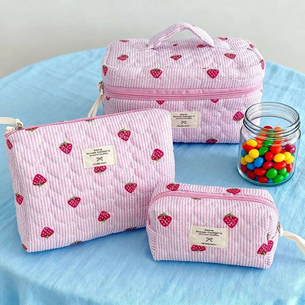 Strawberry Pouch Cute Women's Necessaire Gifts For Women Vanity Toiletry Bag Makeup And Cosmetics Organizer Y260206