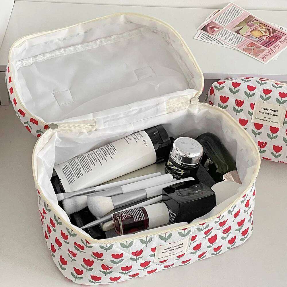 Fashion Red Flower Makeup Quilting Women Large Capacity Cosmetic Storage Handbag Pouch Ladies Girls Portable Clutch Bag Y260206
