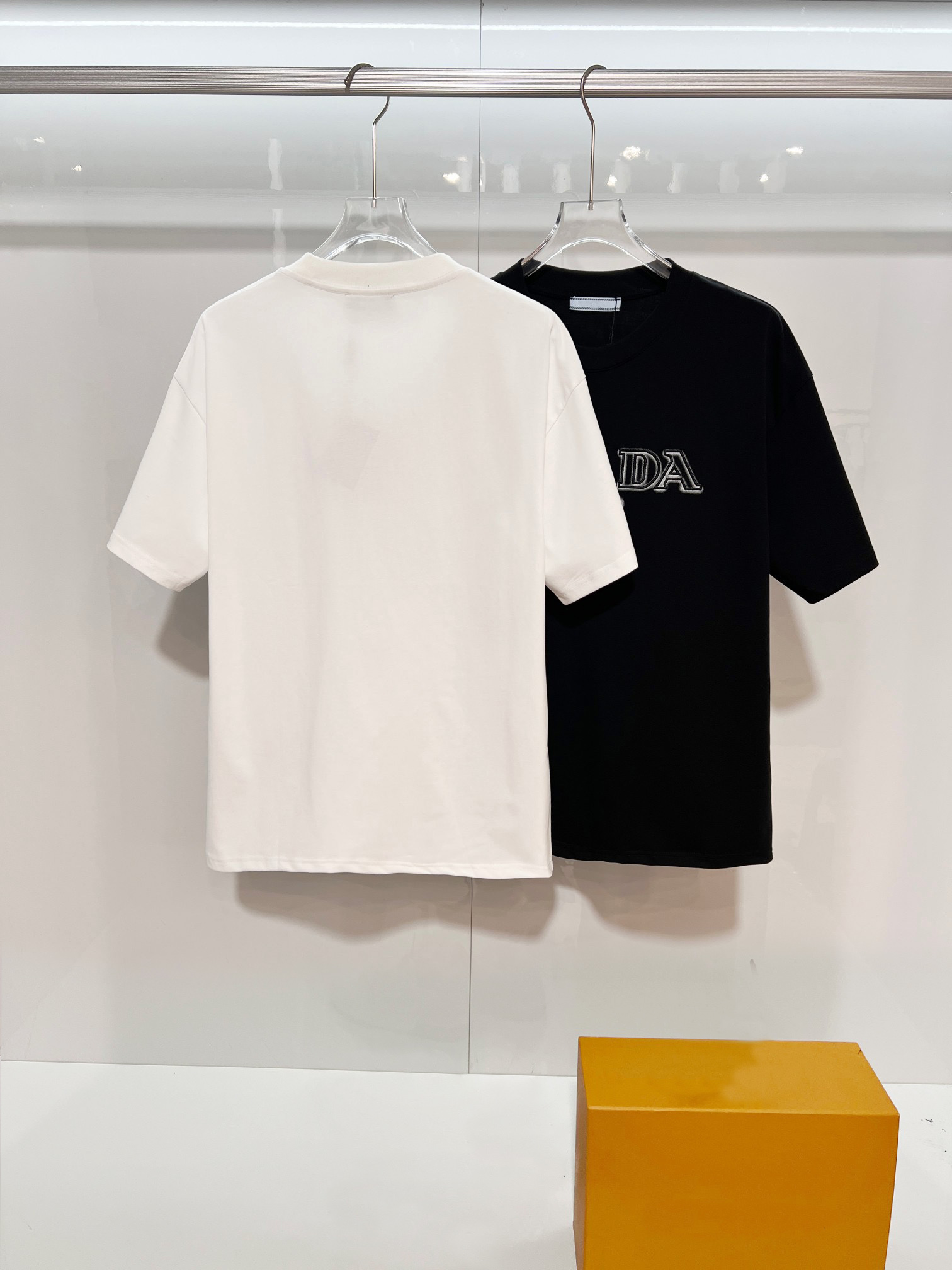 2026 Tees Mens Designers T Shirt Man Womens tshirts With Letters Print Short Sleeves Summer Shirts Men Loose Tees Asian size S-XXXL hx26081