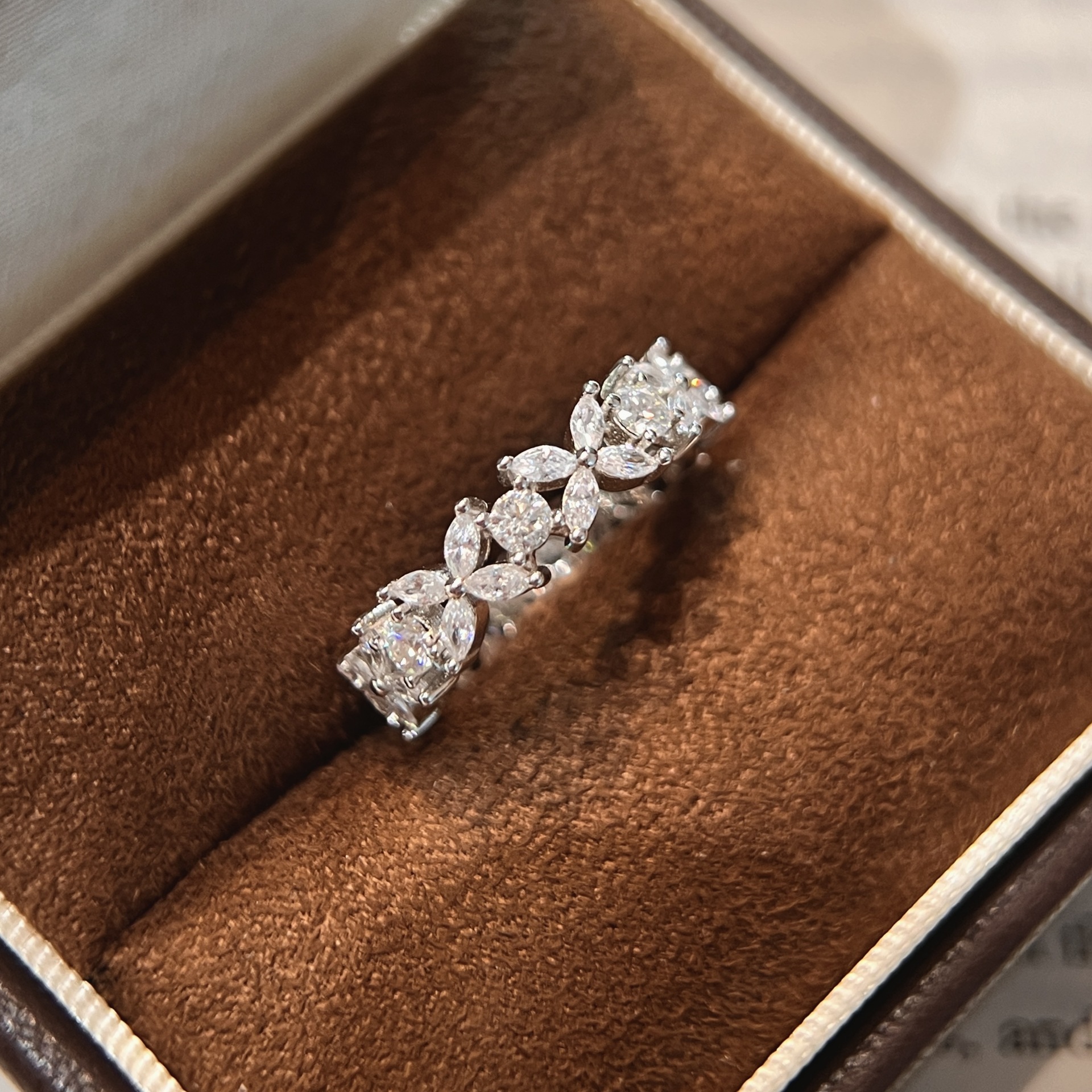 2026 Ins Top Sell Wedding Rings Luxury Jewelry 925 Sterling Silver Fill Marquise Cut White 5A Zircon CZ Diamond Elegant Party Eternity Women Flower Br