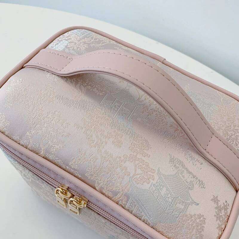 New Chinese Style Embroidered Bag for Women Portable Large Capacity Handbags Nylon Waterproof Travel Makeup Storage Pack Y260206