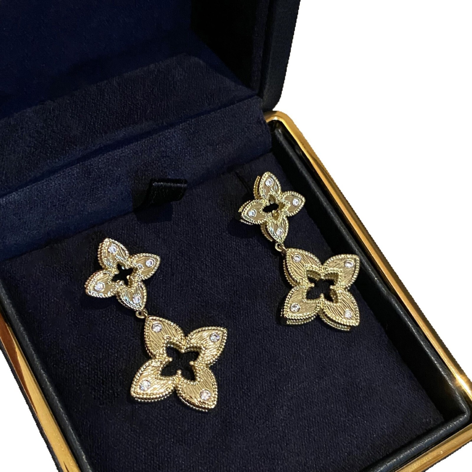 Designer Necklace Gold plated Zirconium Rhombic Hollow Striped Flower Necklace Pointed edge High end Collar Style Classical Light and Luxurious Jewelr - view 6